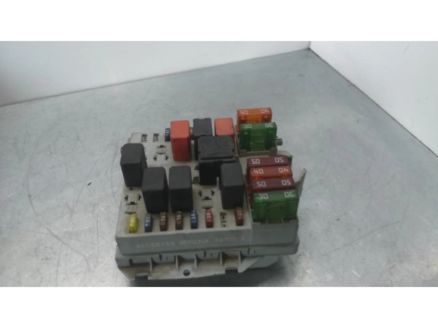 Блок предохранителей 46558759 Alfa Romeo 166