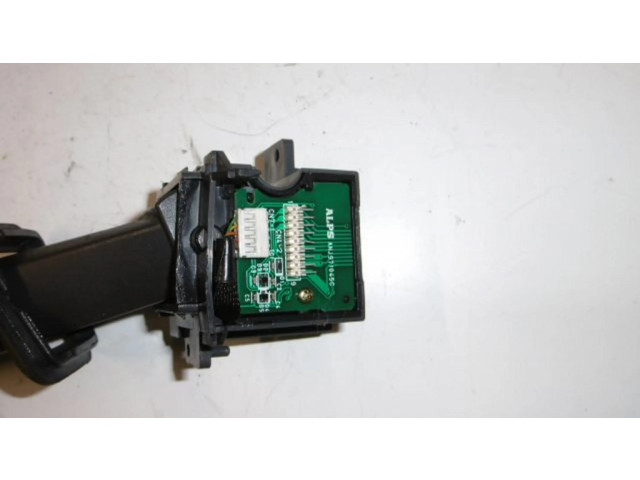 Ручка стеклоочистителей 30773047   Volvo V70