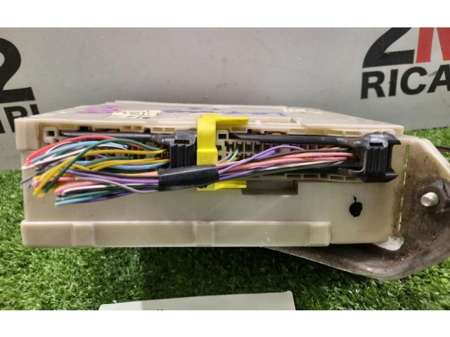 Блок предохранителей 8273053050, 8273053050 Lexus IS 200-300