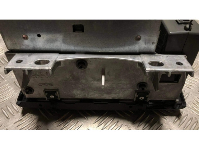 Радио/ проигрыватель CD/DVD / навигация