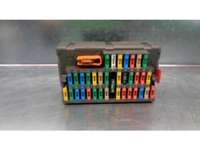 Блок предохранителей 9458962580   Peugeot 306    