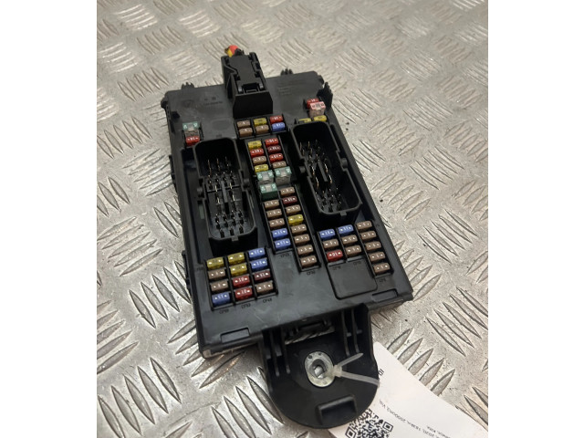 Блок предохранителей 32142591 Volvo XC90