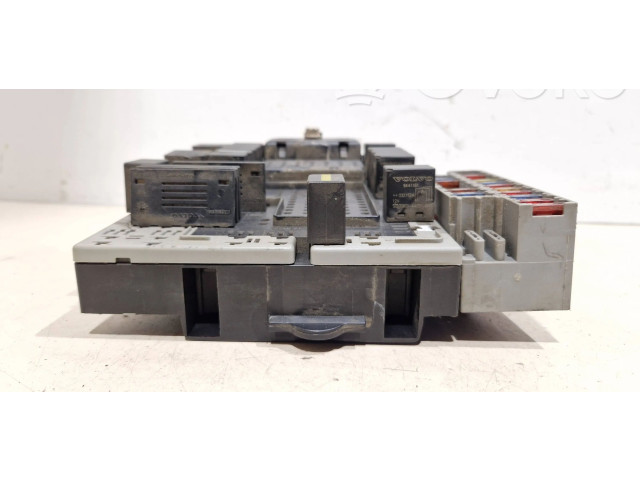 Блок предохранителей 9401802 Volvo V70