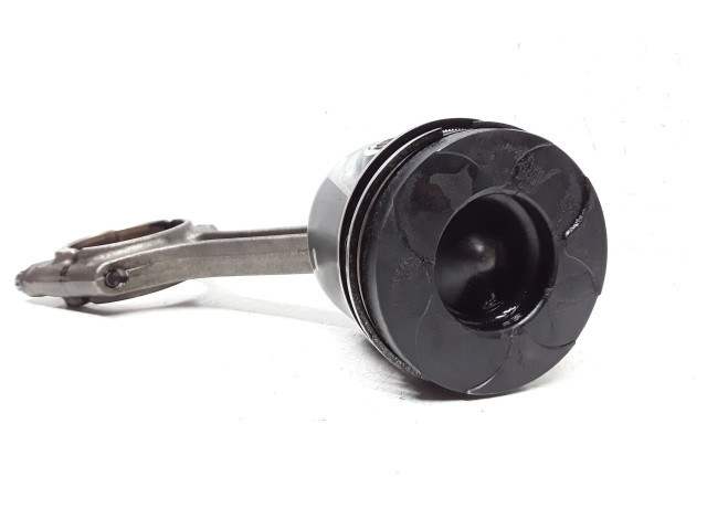  Поршень с шатуном D5204T2 81L123  Volvo V60  