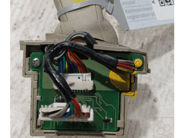 Ручка стеклоочистителей 31275362   Volvo V70