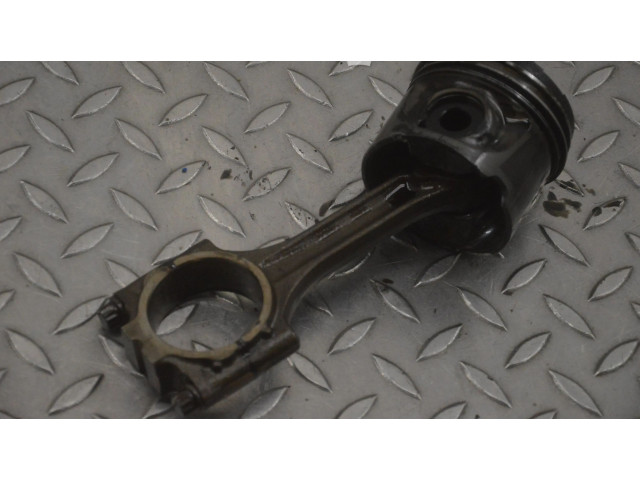  Поршень D 5244 T4   Volvo XC90  