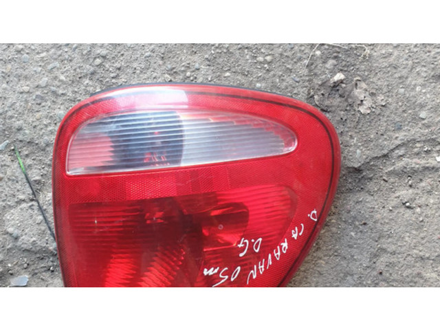 Задний фонарь Dodge Caravan
