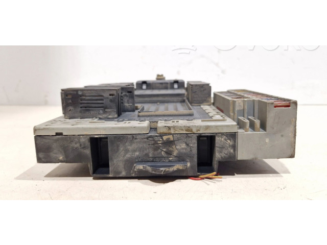 Блок предохранителей  9401802   Volvo V70    