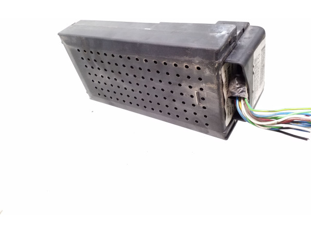 Блок предохранителей 8651547 Volvo S60