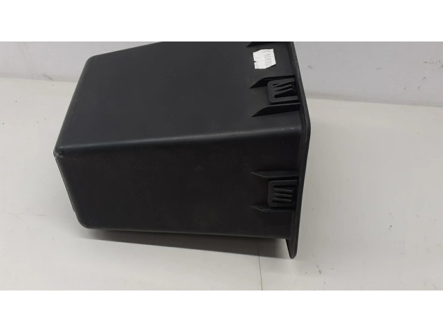 Задняя крышка (багажника)