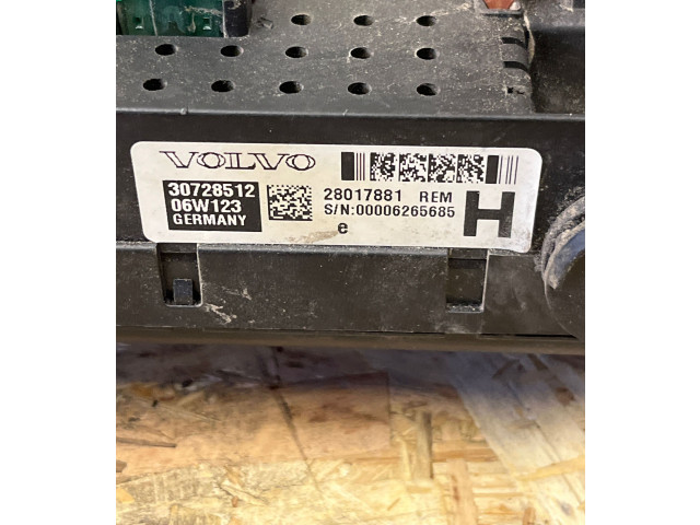 Блок предохранителей 28017881, 30728512 Volvo V70