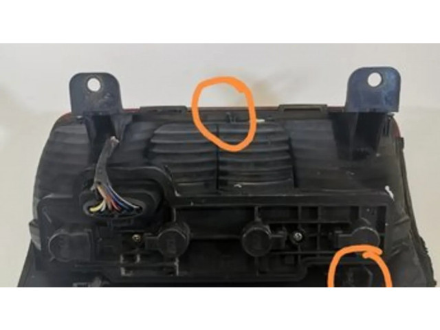 Задний фонарь левый K3 Volkswagen Caddy 2004-2010 года