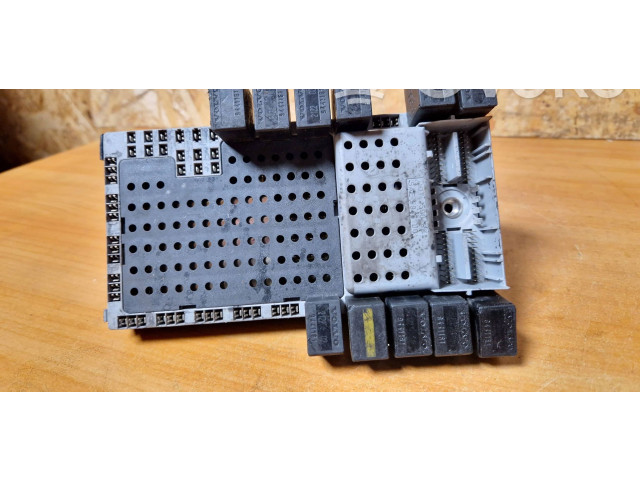 Блок предохранителей J59000 Volvo S80