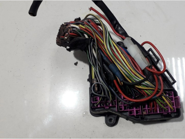 Блок предохранителей 8D1941824 Volkswagen Golf IV