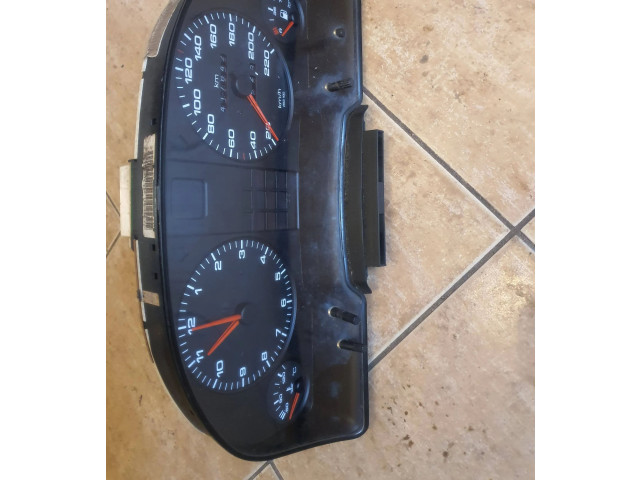 Přístrojová deska Audi 80 90 B3 1988 893919033BA