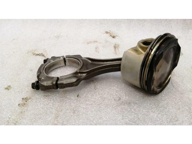 Píst 11247843237, 11257556955 BMW M5 pro benzínový motor 4.4