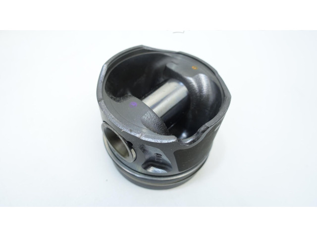 Píst 55577331 Opel Zafira A