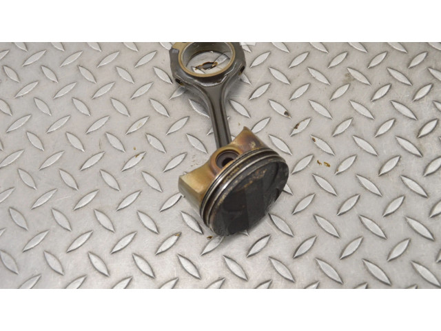 Píst 53236 Mercedes-Benz E W211 M 272.943