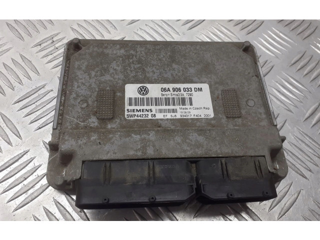 Блок управления двигателем Блок управления 06A906033DM Skoda Octavia Mk1 (1U)