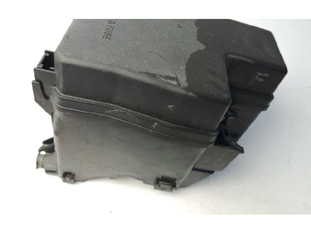 Pojistková skříňka Řídící jednotka BSM 8266242401 Toyota RAV 4 (XA30) 2015