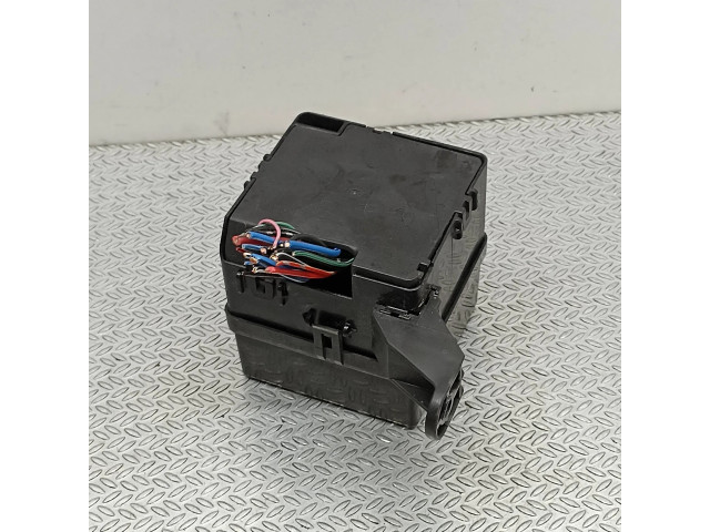   Pojistková skříňka MR482591   Mitsubishi Pajero 2007