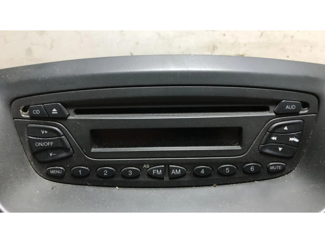 Радио/ проигрыватель CD/DVD / навигация