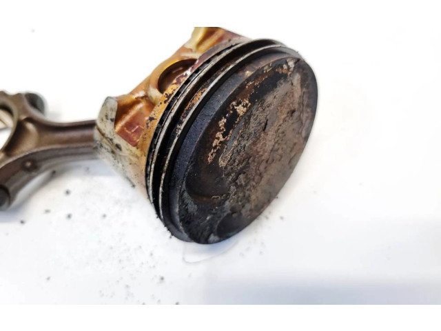 Поршень с шатуном Mitsubishi Carisma