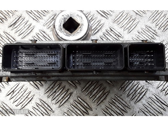Блок управления двигателя 237102277r, 237100764r   Dacia Duster