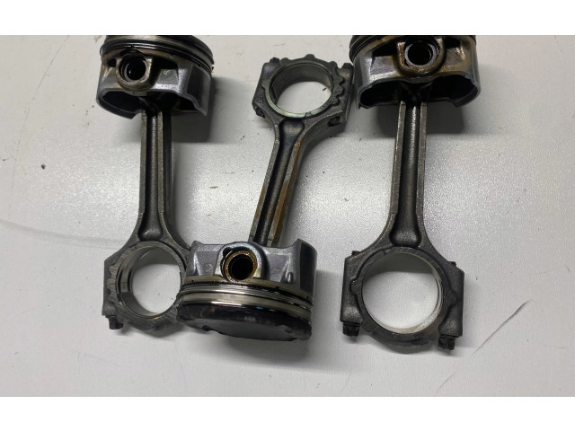 Поршень с шатуном G3LC KIA Rio