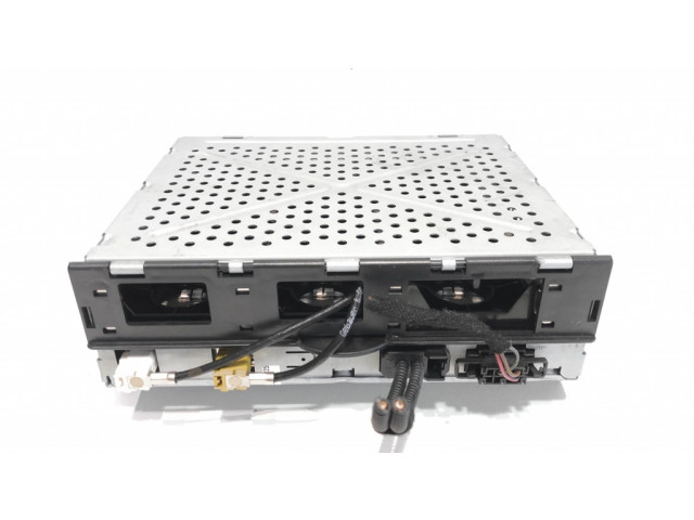 Радио/ проигрыватель CD/DVD / навигация