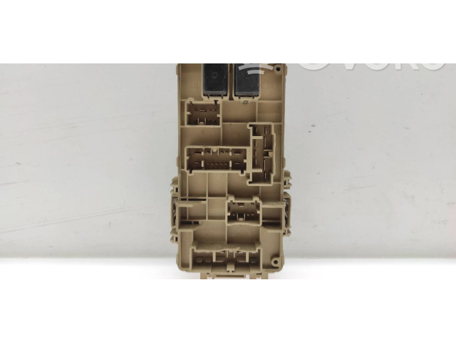 Блок предохранителей JB200400   Subaru Forester SF    