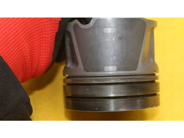  Поршень с шатуном    Jaguar XF X250  