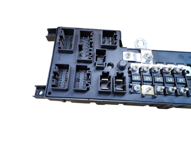 Блок предохранителей 8678449, 518787205 Volvo S80