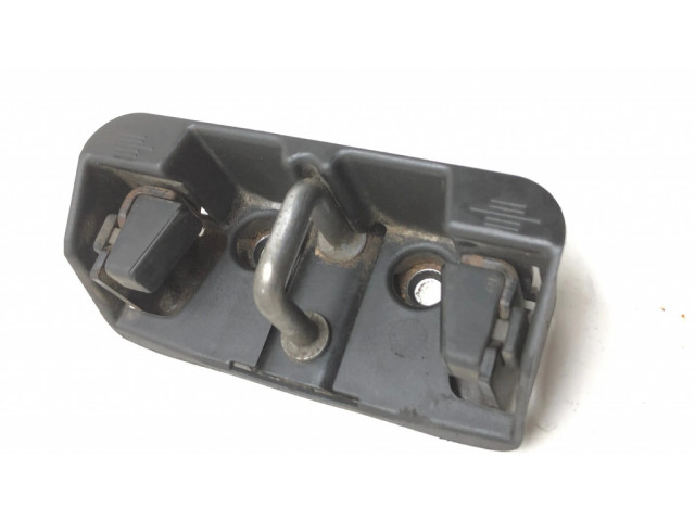 Петля замка багажника