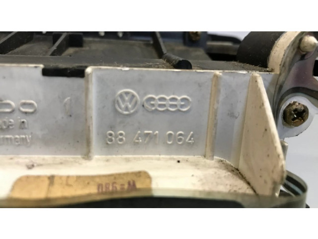 Панель приборов 81117185, 88471064   Audi 80 90 B2       