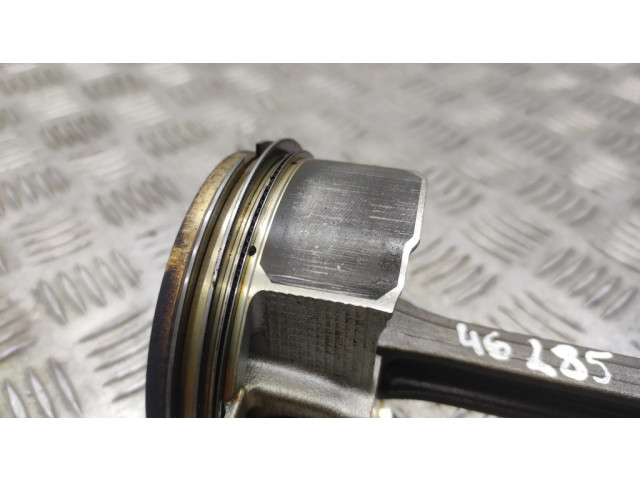 Поршень с шатуном Nissan 370Z для бензинового двигателя 3.7