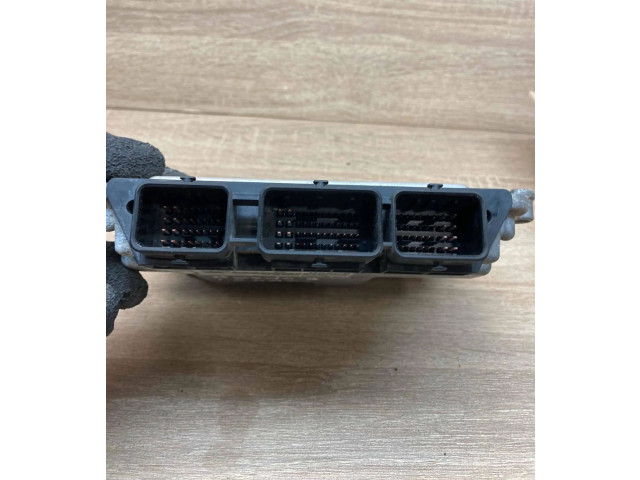 Блок управления двигателем Блок управления 4M6112A650AC, 0281011534 Mazda 3 I