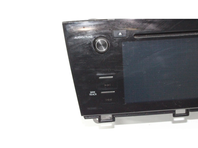 Радио/ проигрыватель CD/DVD / навигация