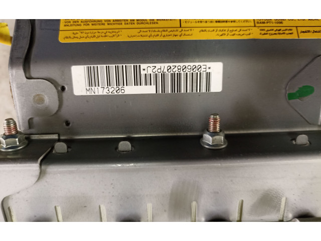 Подушка безопасности пассажира MN173206, E00608207P2J Mitsubishi Grandis