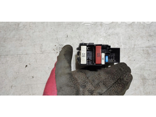 Блок предохранителей 0647122301 Dacia Duster