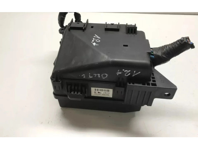 Блок предохранителей 307040343 Mitsubishi Outlander