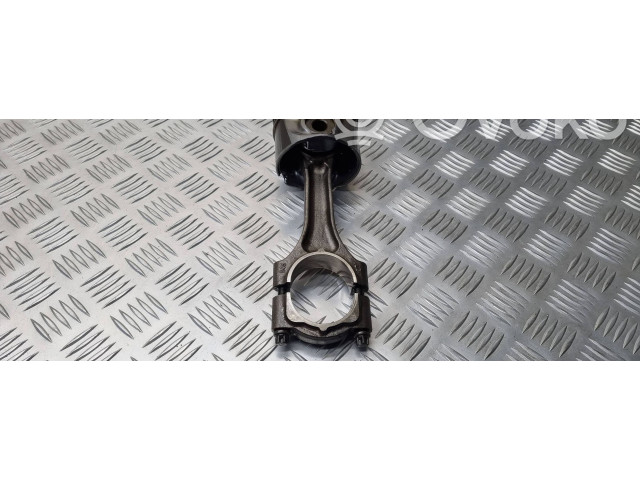 Píst    Opel Vectra B     