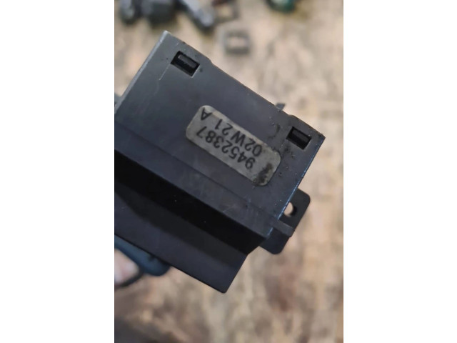 Ручка стеклоочистителей 9452387 Volvo S80