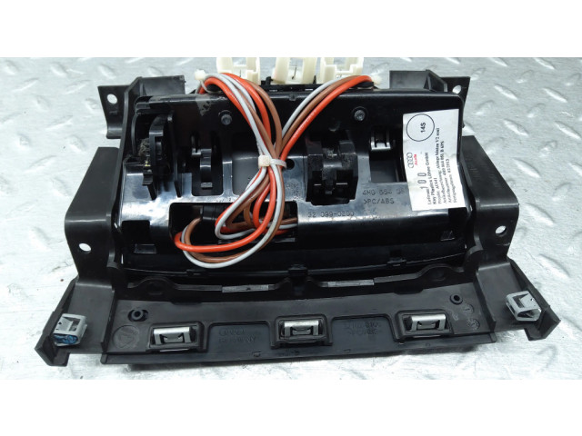 Передняя пепельница