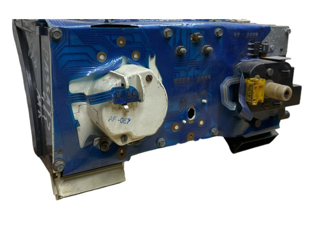 Přístrojová deska Volkswagen PASSAT B2 1986 321919033RF, 6160433030