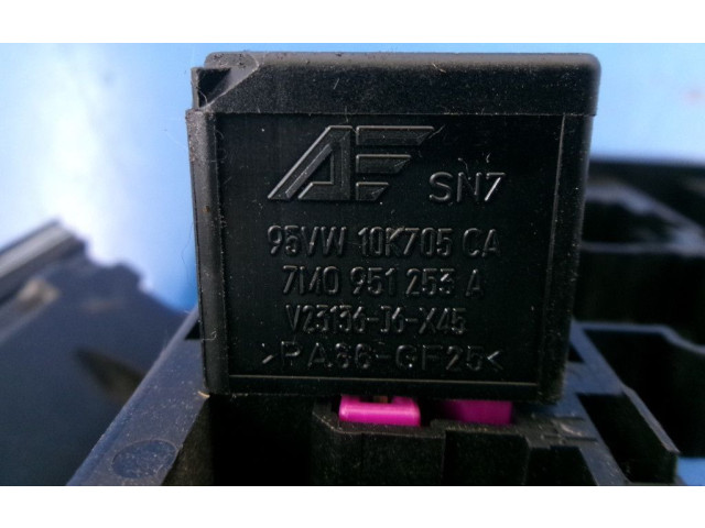 Pojistková skříňka 6Q7907371, 6Q7907371 Seat Ibiza IV (6J,6P) 2008