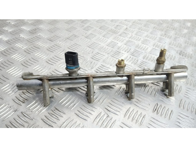 Vstřikovací lišta 06F133317 Audi A4 S4 B7 8E 8H pro benzínový motor 2.0 BWE Nr.549