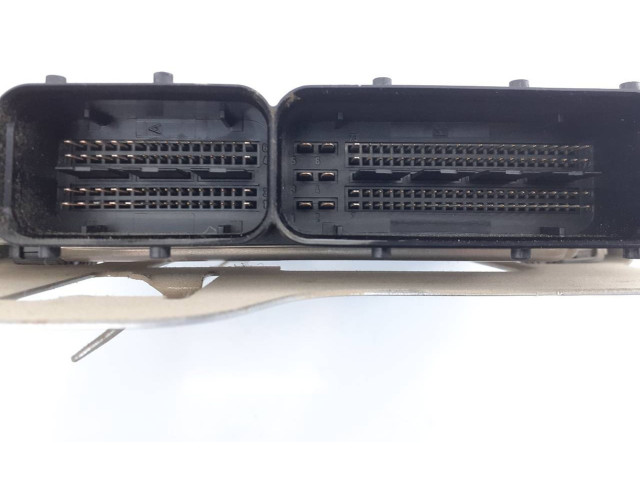 Řídící jednotka 03G906021AQ, 0281012390 Volkswagen Caddy 2010