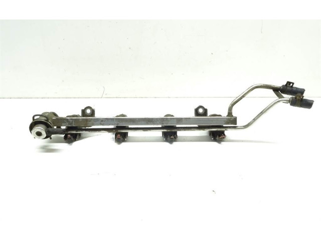 Топливная рампа 06A906031A   Audi A3 S3 8L  