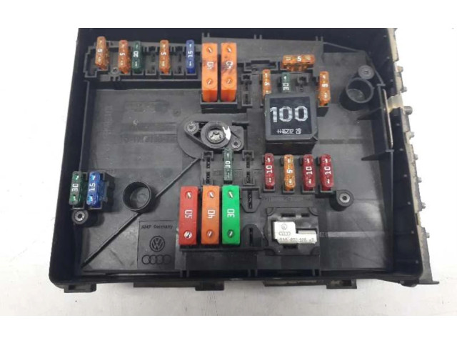 Pojistková skříňka 1K0937125A Volkswagen Caddy 2008